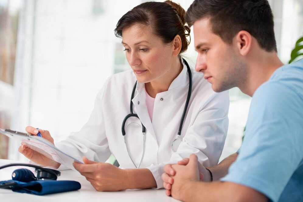 A man with symptoms of prostatitis consults a doctor